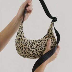 Baggu mini honey leopard crescent